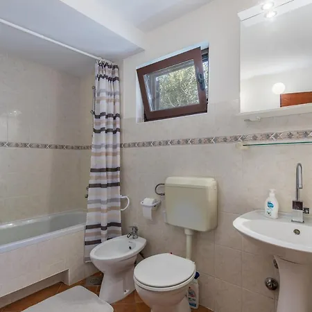 Calma By El-pi Tours *